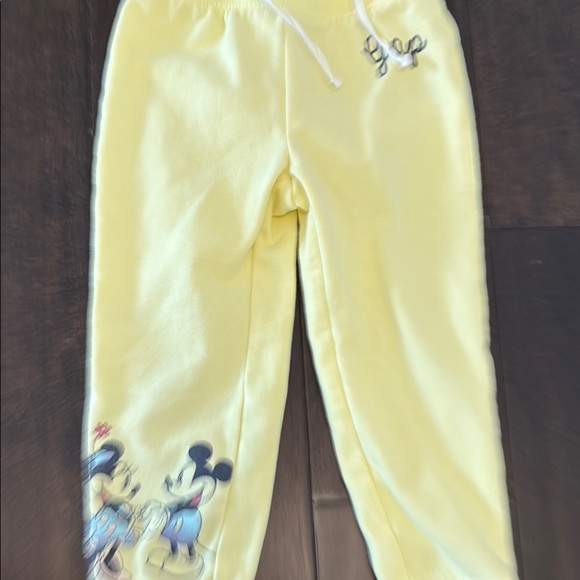 Adorable Toddler Girls GAP Disney Minnie and Mickey Yellow Sweatsuit! - Picture 6 of 12